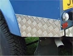 Land Rover Defender 110" Før 2007 dørkplade beskyttelse af nederste del af bagskærmen i blank aluminium