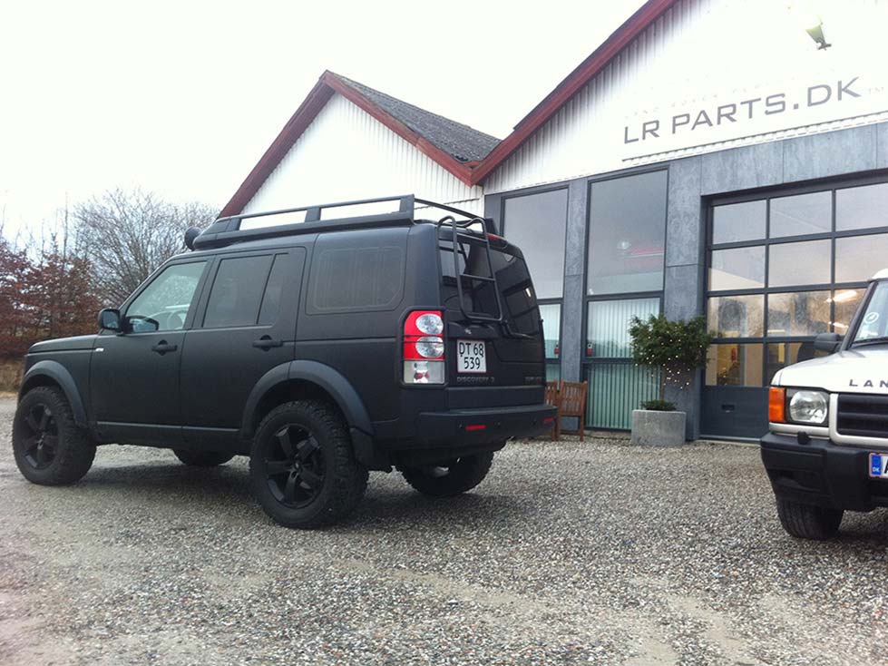 Discovery 3 matsort med +4 tommer undervogn og 35 tommer dæk på 20 tommer fælge