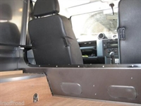 Land Rover Defender afstivnings bøjle - Fjerner toppen af mellempladen og giver mere plads til sædets ryglæn