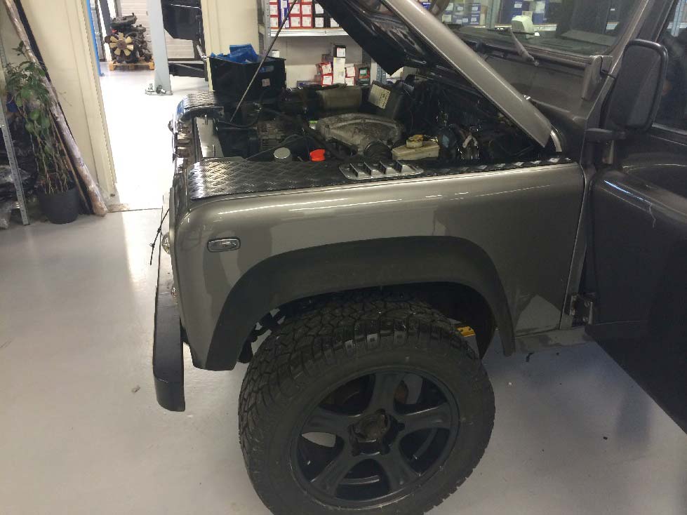 Defender 90 monteret med 3,9 V8 og ZF automatgearkasse