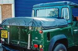 Land Rover Defender 110" og 109" Serie 3 HCPU lad kalesche - Sort vandtæt PVC - Med galvaniserede tværbøjler