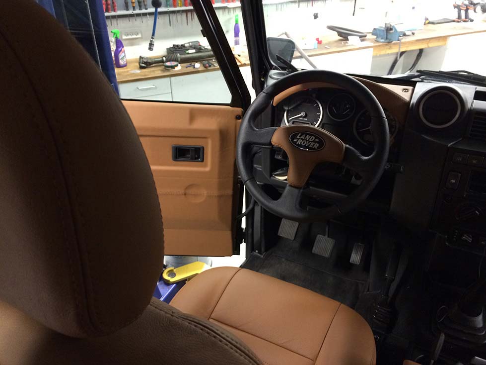 Defender cognac interior