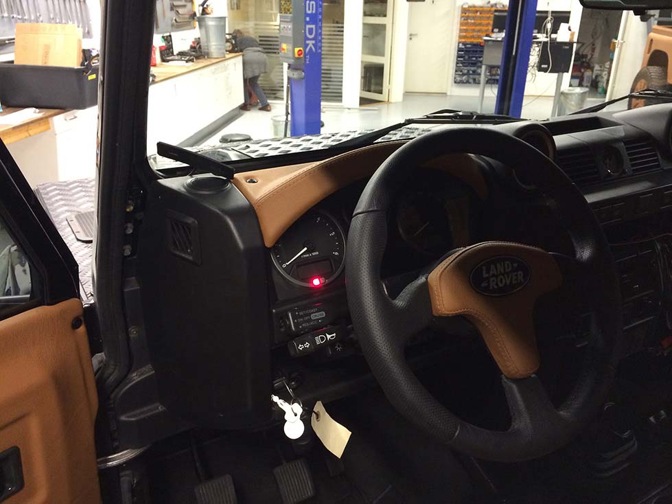 Defender cognac interior