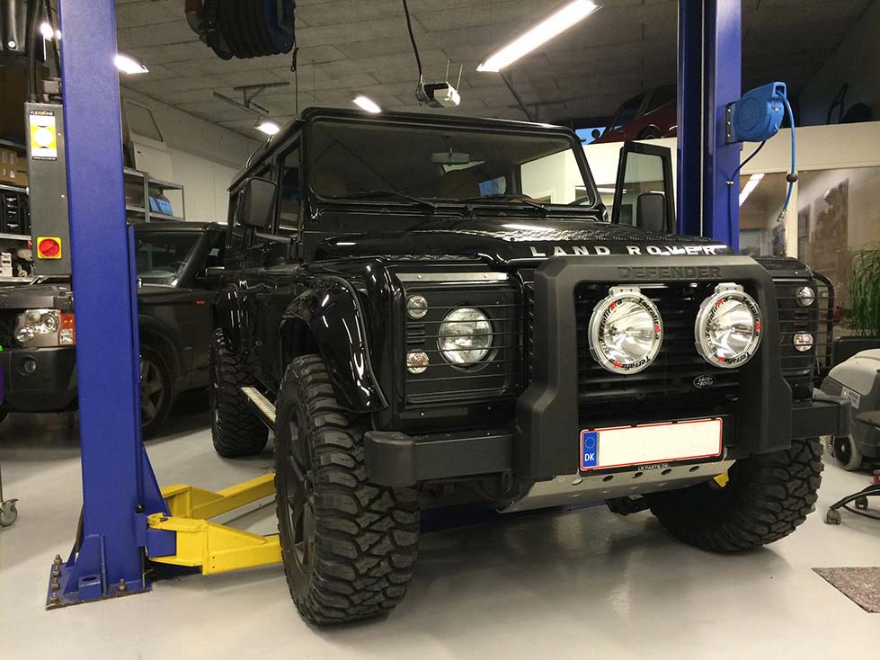 Defender cognac interior