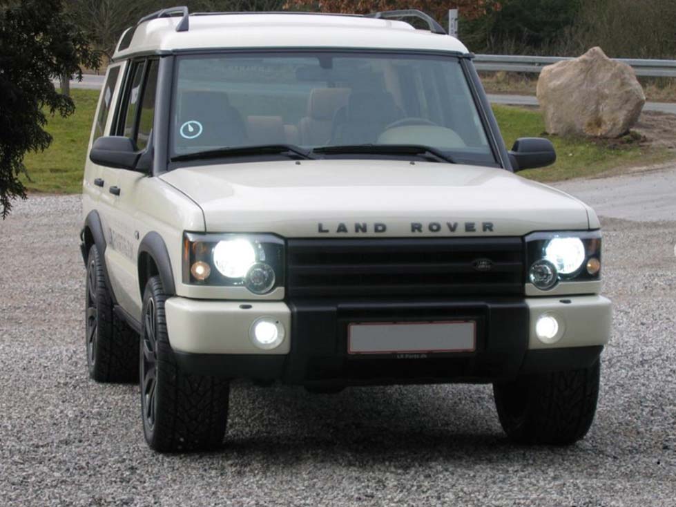 Discovery 2 ombygget i Pepper White og 20 tommer hjul