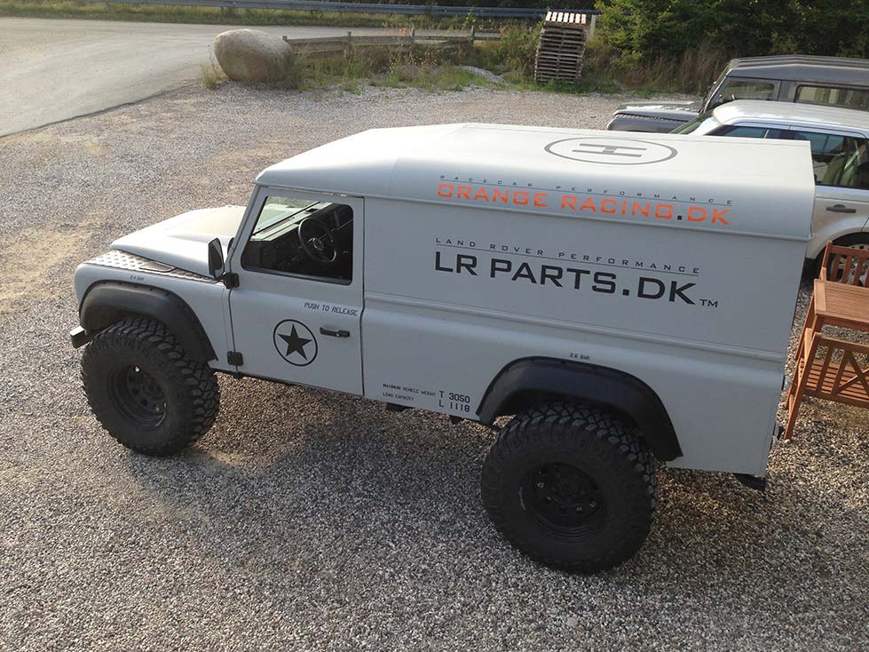 Defender 110 tommer kundebil - med Helipad på taget -)