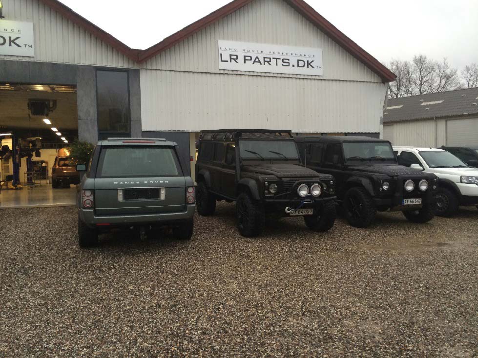 LR Parts set med ombyggede LR modeller i forgrunden