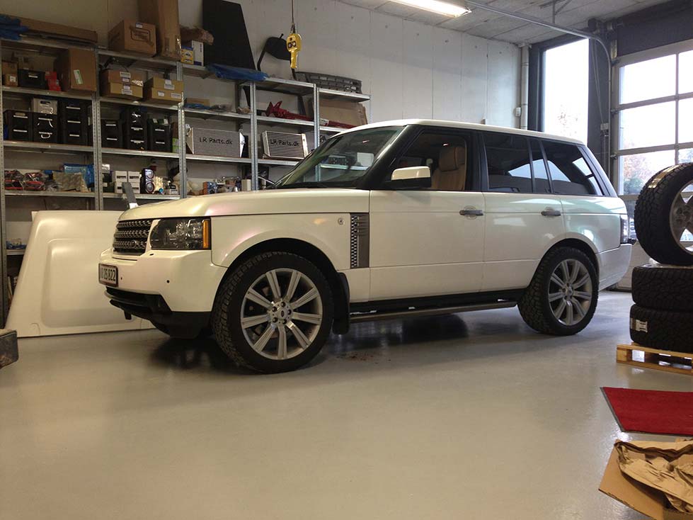 Range Rover Vogue Hvid med 22 tomme og 305 terræn dæk