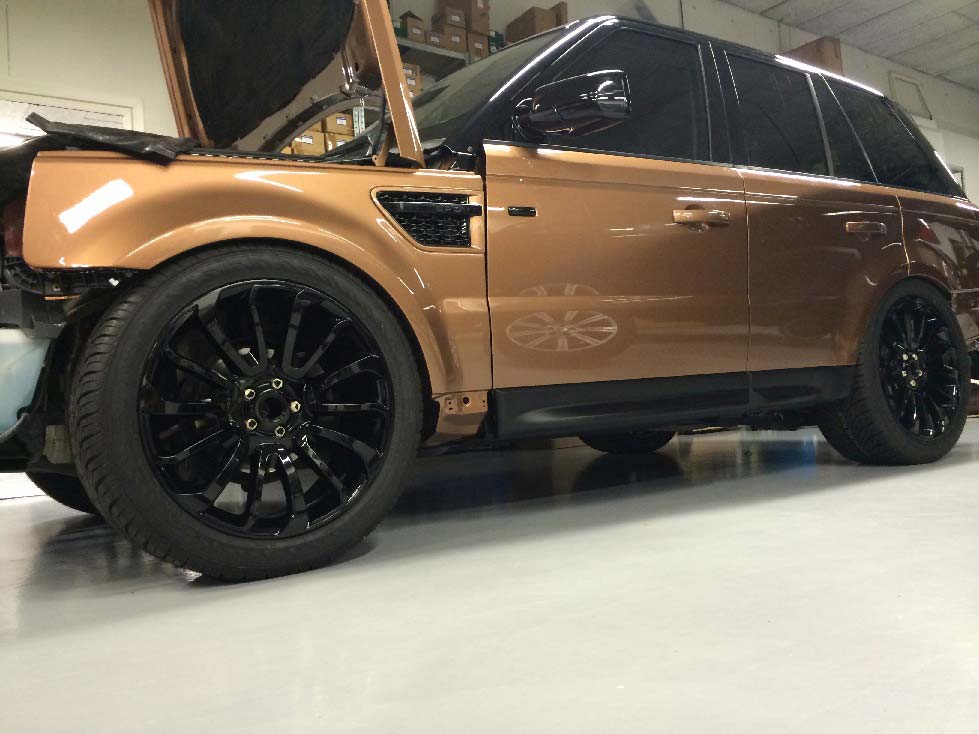 Range Rover Sport i Zanzibar Bronze under opbygning på værkstedet