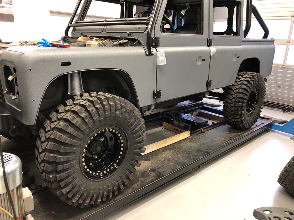 Land Rover Defender Spectre 17" hjul med Mud terrain dæk