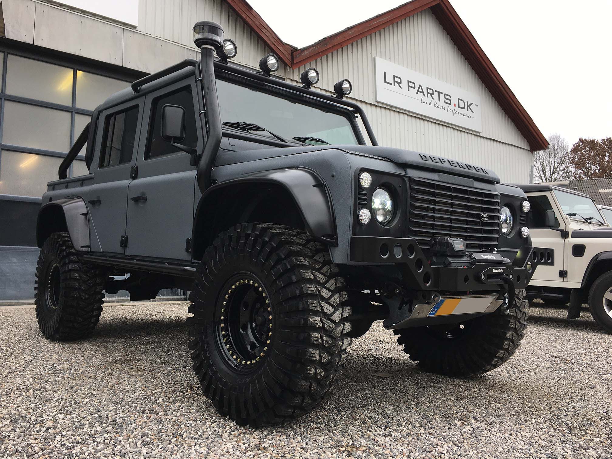 LR Parts Land Rover Defender 110" Spectre edition