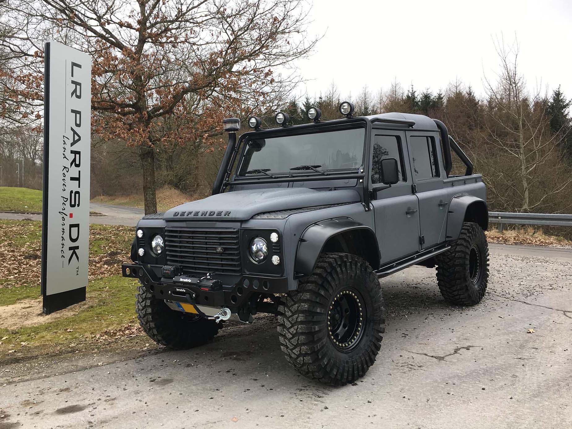 Defender 110" TD5 - færdigt projekt - Spectre style